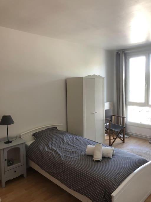 Appartement En Duplex Avec Parking Et Jardinet Bourges Exterior foto